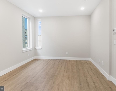 1144 Frankford Avenue - Photo Thumbnail 9
