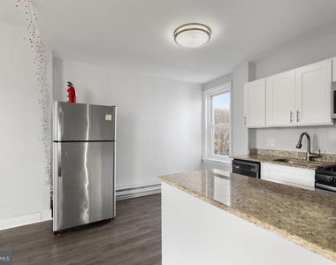1735 W Oxford Street - Photo Thumbnail 5