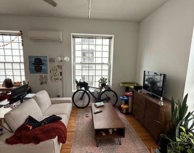 4 Leverington Avenue - Photo Thumbnail 1