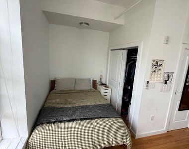 4 Leverington Avenue - Photo Thumbnail 4
