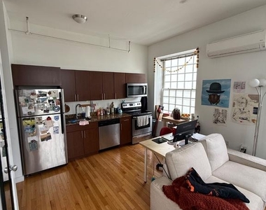4 Leverington Avenue - Photo Thumbnail 2