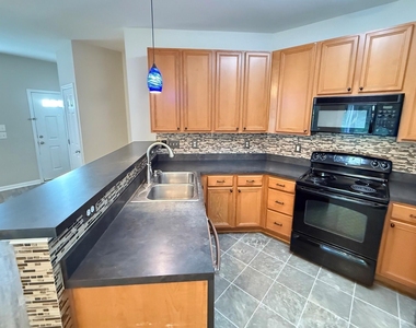 163 Deacon Ridge Street - Photo Thumbnail 4