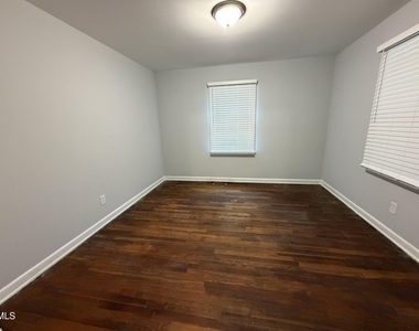 715 E River Road - Photo Thumbnail 6
