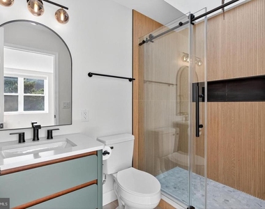 5925 Woodcrest Avenue - Photo Thumbnail 20