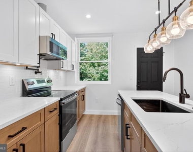 5925 Woodcrest Avenue - Photo Thumbnail 11