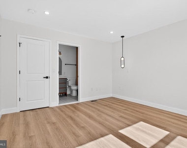 5925 Woodcrest Avenue - Photo Thumbnail 19