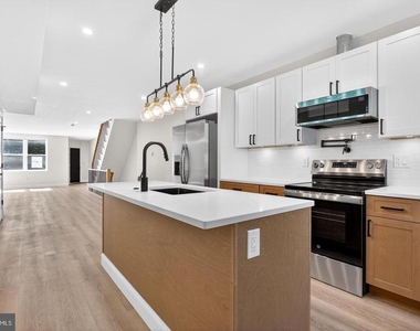 5925 Woodcrest Avenue - Photo Thumbnail 10