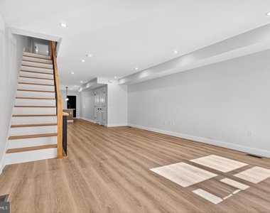 5925 Woodcrest Avenue - Photo Thumbnail 3