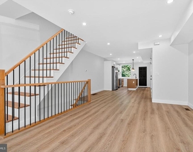 5925 Woodcrest Avenue - Photo Thumbnail 5