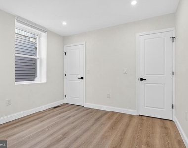 5925 Woodcrest Avenue - Photo Thumbnail 17