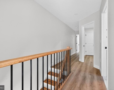 5925 Woodcrest Avenue - Photo Thumbnail 15