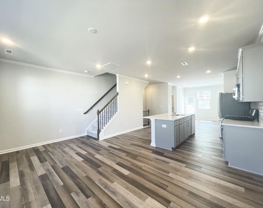 417 Carolina Springs Boulevard - Photo Thumbnail 8