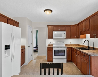 211 Courtland Drive - Photo Thumbnail 11