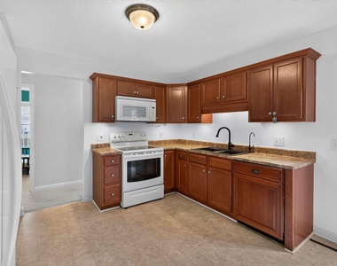 211 Courtland Drive - Photo Thumbnail 13
