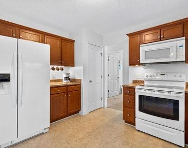211 Courtland Drive - Photo Thumbnail 12