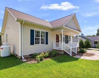211 Courtland Drive - Photo Thumbnail 3