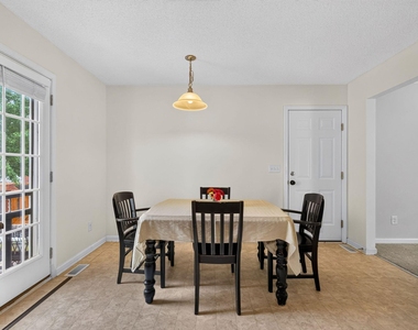 211 Courtland Drive - Photo Thumbnail 9