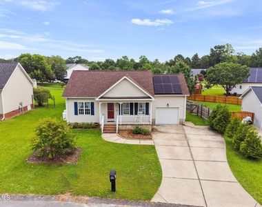 211 Courtland Drive - Photo Thumbnail 4