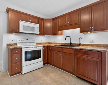 211 Courtland Drive - Photo Thumbnail 14