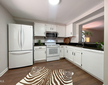 7328 Summerland Drive - Photo Thumbnail 10