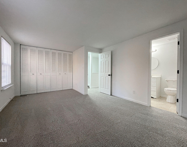 7328 Summerland Drive - Photo Thumbnail 14