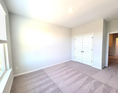 215 Chesapeake Cmns Street - Photo Thumbnail 19