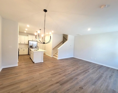 215 Chesapeake Cmns Street - Photo Thumbnail 7