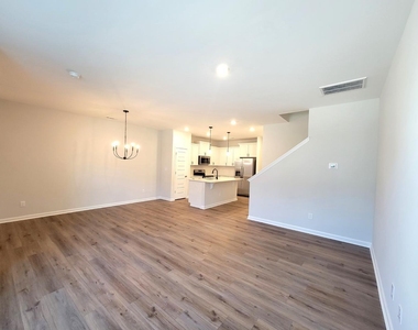 215 Chesapeake Cmns Street - Photo Thumbnail 9
