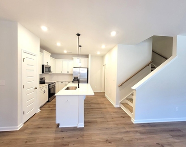 215 Chesapeake Cmns Street - Photo Thumbnail 11
