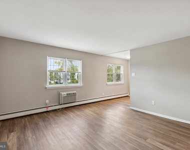350 N York Road - Photo Thumbnail 2