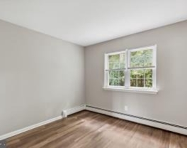 350 N York Road - Photo Thumbnail 9