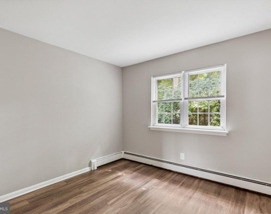 350 N York Road - Photo Thumbnail 4