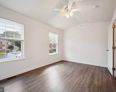 350 N York Road - Photo Thumbnail 9
