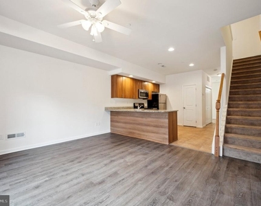 350 N York Road - Photo Thumbnail 5