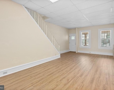 206 E Elm Street - Photo Thumbnail 4