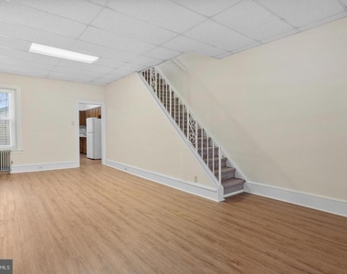 206 E Elm Street - Photo Thumbnail 5