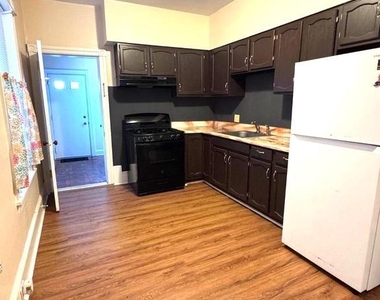 206 E Elm Street - Photo Thumbnail 7
