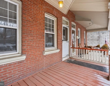 206 E Elm Street - Photo Thumbnail 1