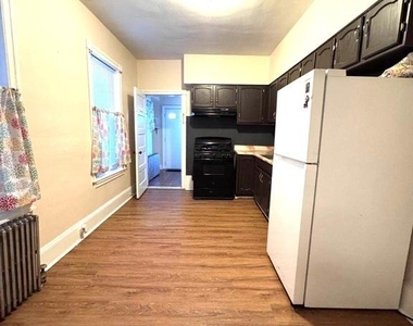 206 E Elm Street - Photo Thumbnail 6