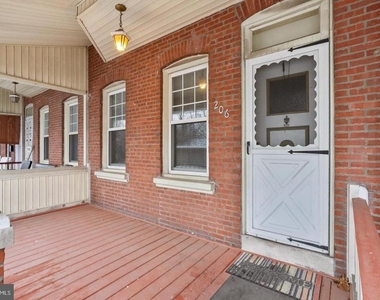 206 E Elm Street - Photo Thumbnail 2