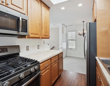 212 Maple Street - Photo Thumbnail 6