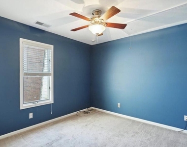 212 Maple Street - Photo Thumbnail 8