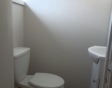 140 S Queen Street - Photo Thumbnail 5