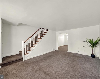 142 W 21st Street - Photo Thumbnail 4