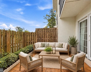 150 W Kenilworth Circle W - Photo Thumbnail 14