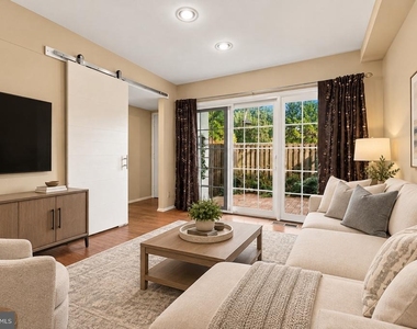 150 W Kenilworth Circle W - Photo Thumbnail 2
