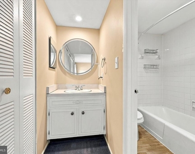 150 W Kenilworth Circle W - Photo Thumbnail 13