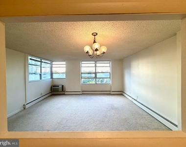 1030 E Lancaster Avenue - Photo Thumbnail 6