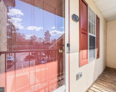 178 Valley Stream Circle - Photo Thumbnail 2