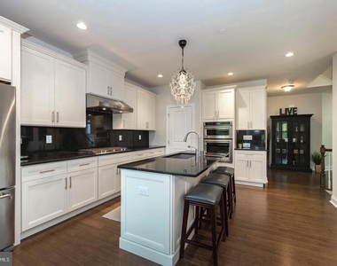 30 Sassafras Lane - Photo Thumbnail 2